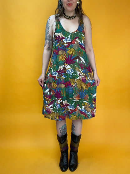 Hängerchen mit all-over Print aus exotischen Tieren und Pflanzen