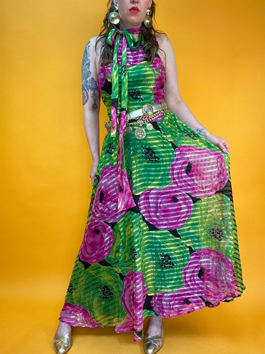 Exklusiv schimmerndes Neckholderkleid mit XXL Mohnblumenprint