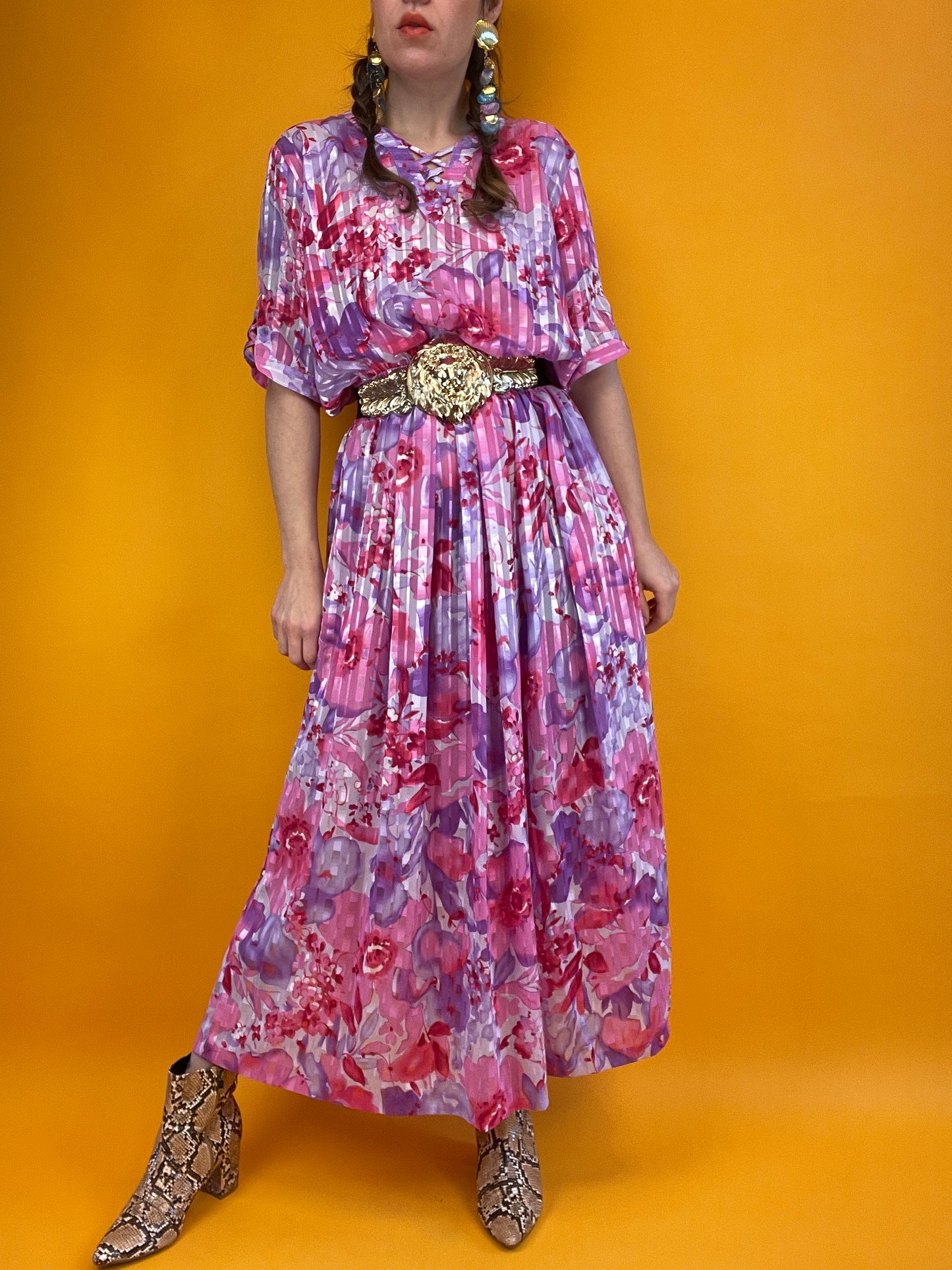 80s/90s Maxikleid mit Blumenprint und schimmerndem Webstreifenmuster