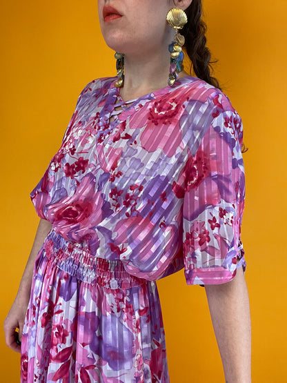 80s/90s Maxikleid mit Blumenprint und schimmerndem Webstreifenmuster