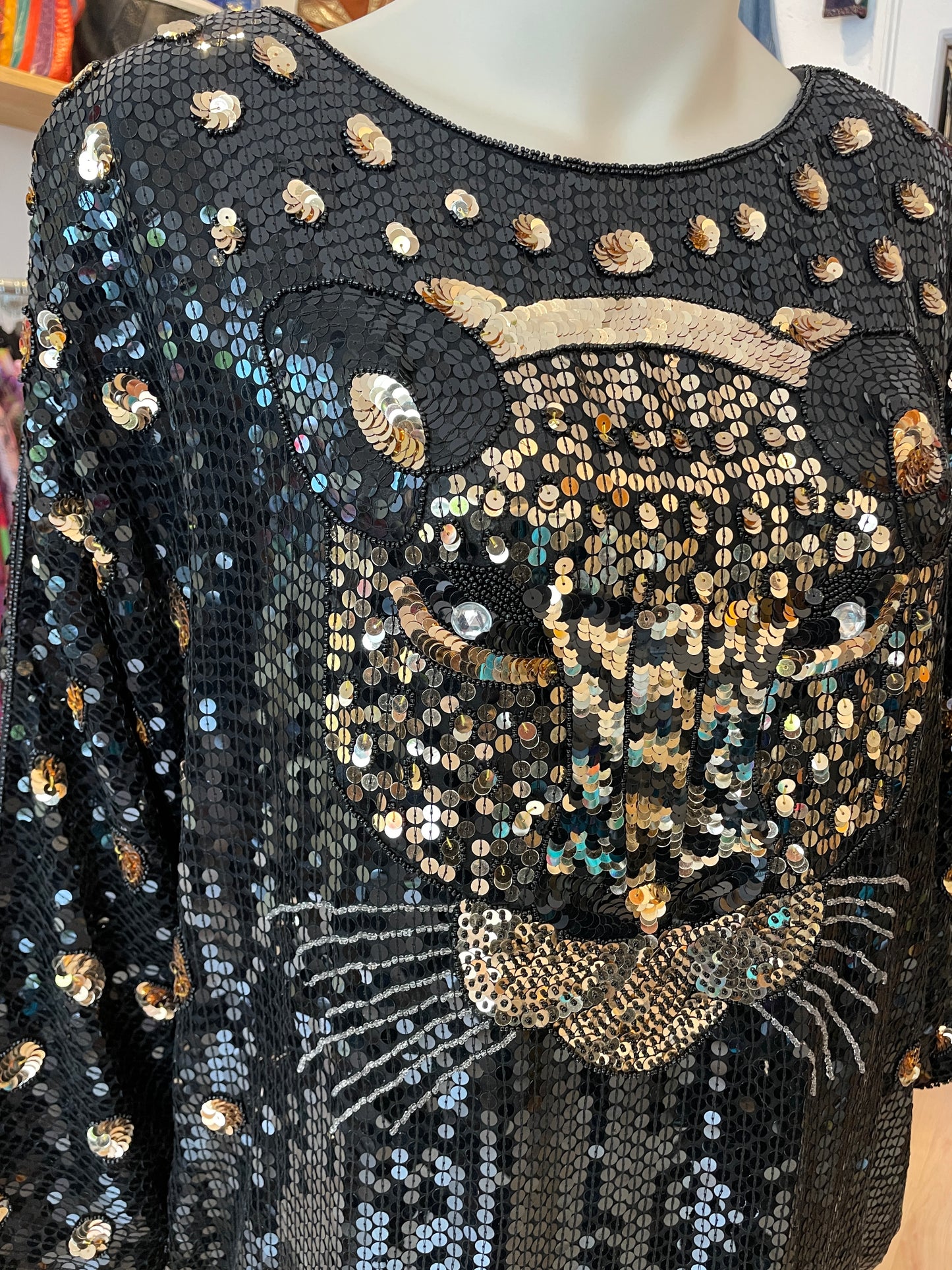 True Vintage Paillettenkleid aus Seide mit XXL Leopardenkopf