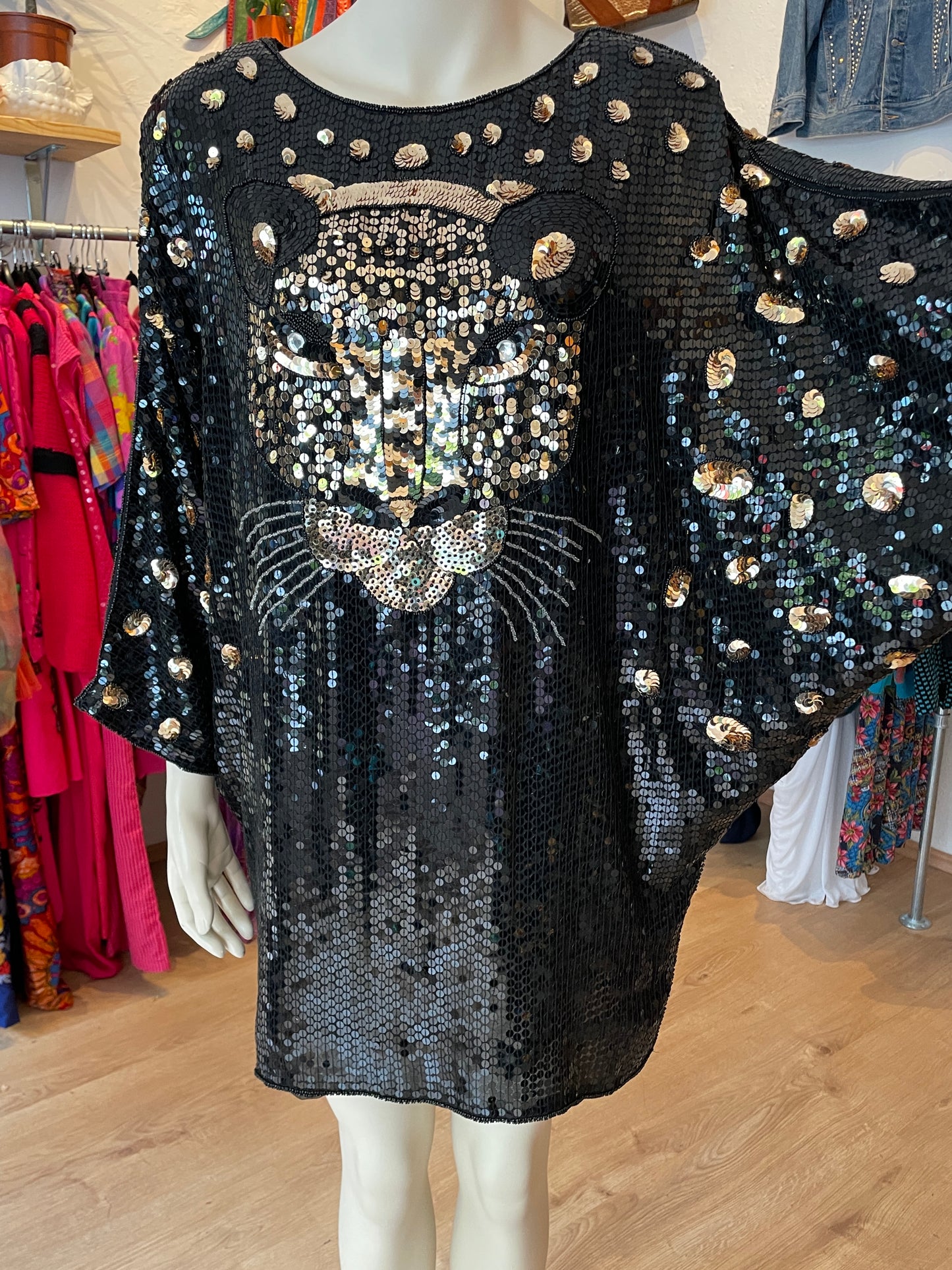True Vintage Paillettenkleid aus Seide mit XXL Leopardenkopf