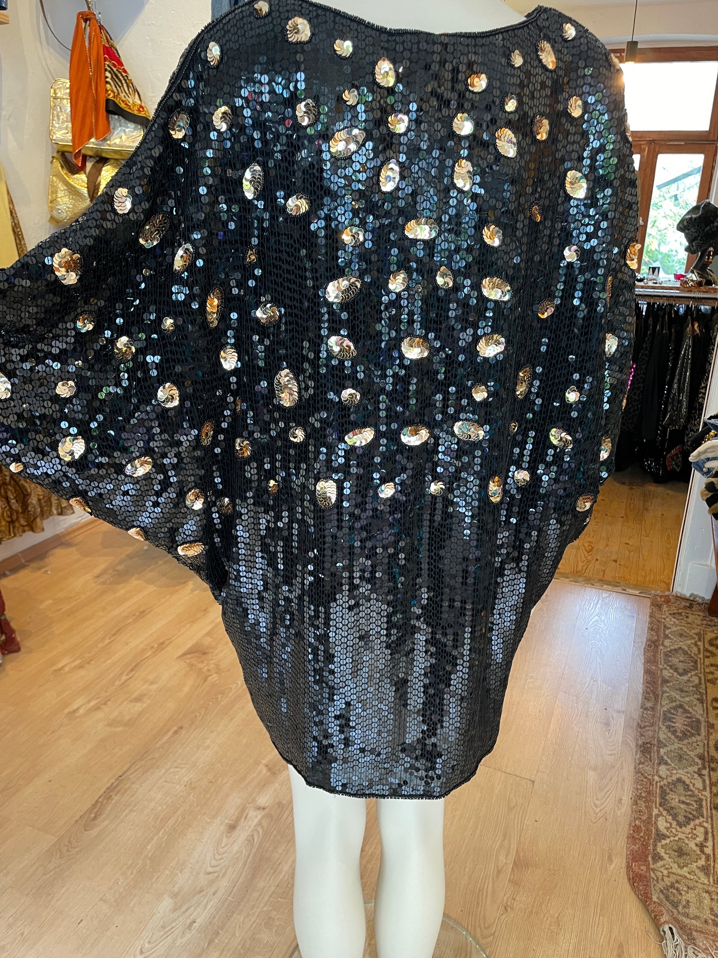 True Vintage Paillettenkleid aus Seide mit XXL Leopardenkopf