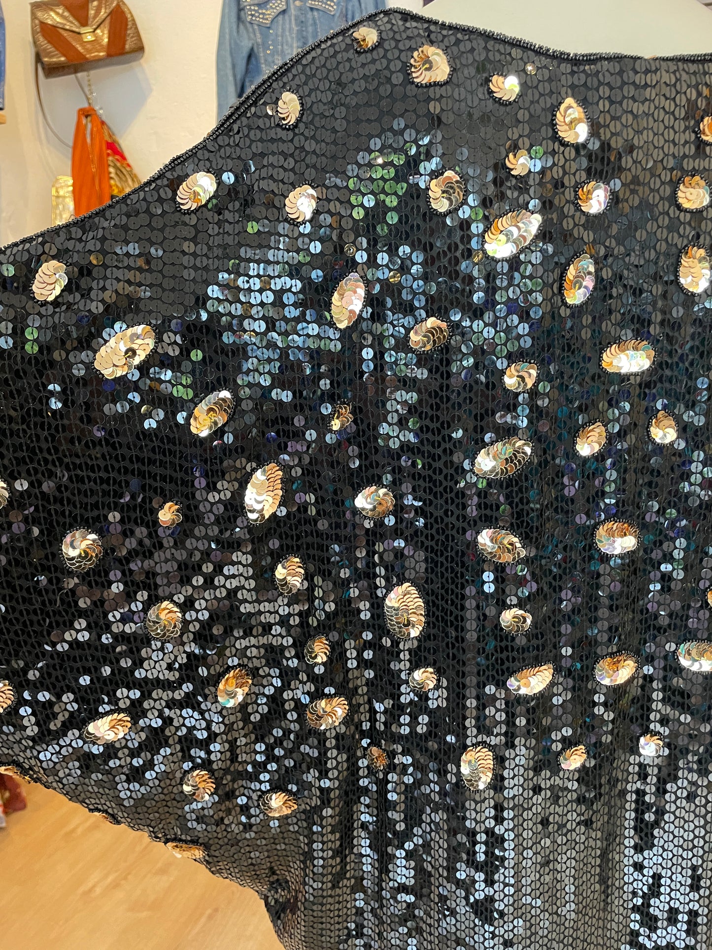 True Vintage Paillettenkleid aus Seide mit XXL Leopardenkopf