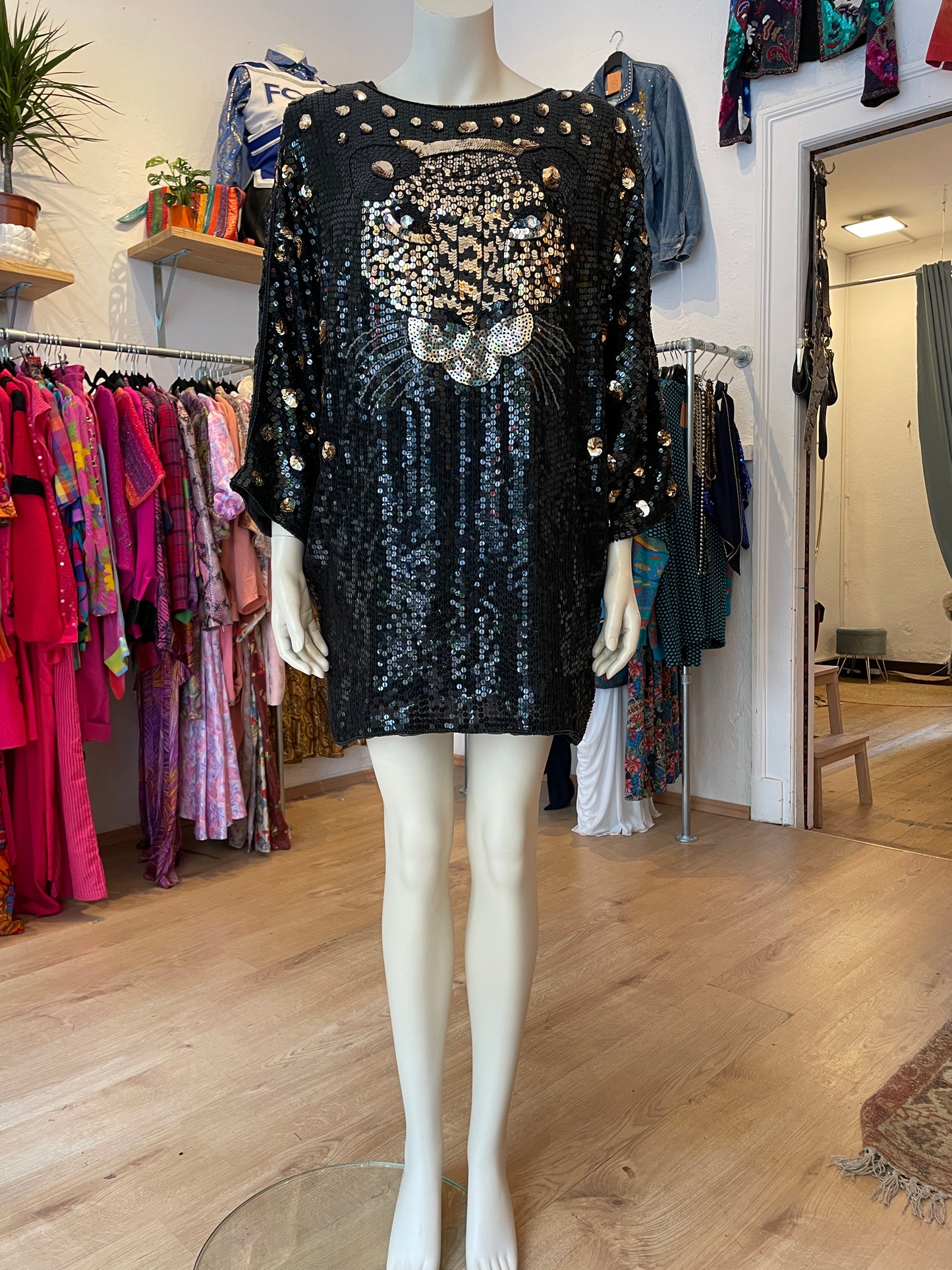True Vintage Paillettenkleid aus Seide mit XXL Leopardenkopf