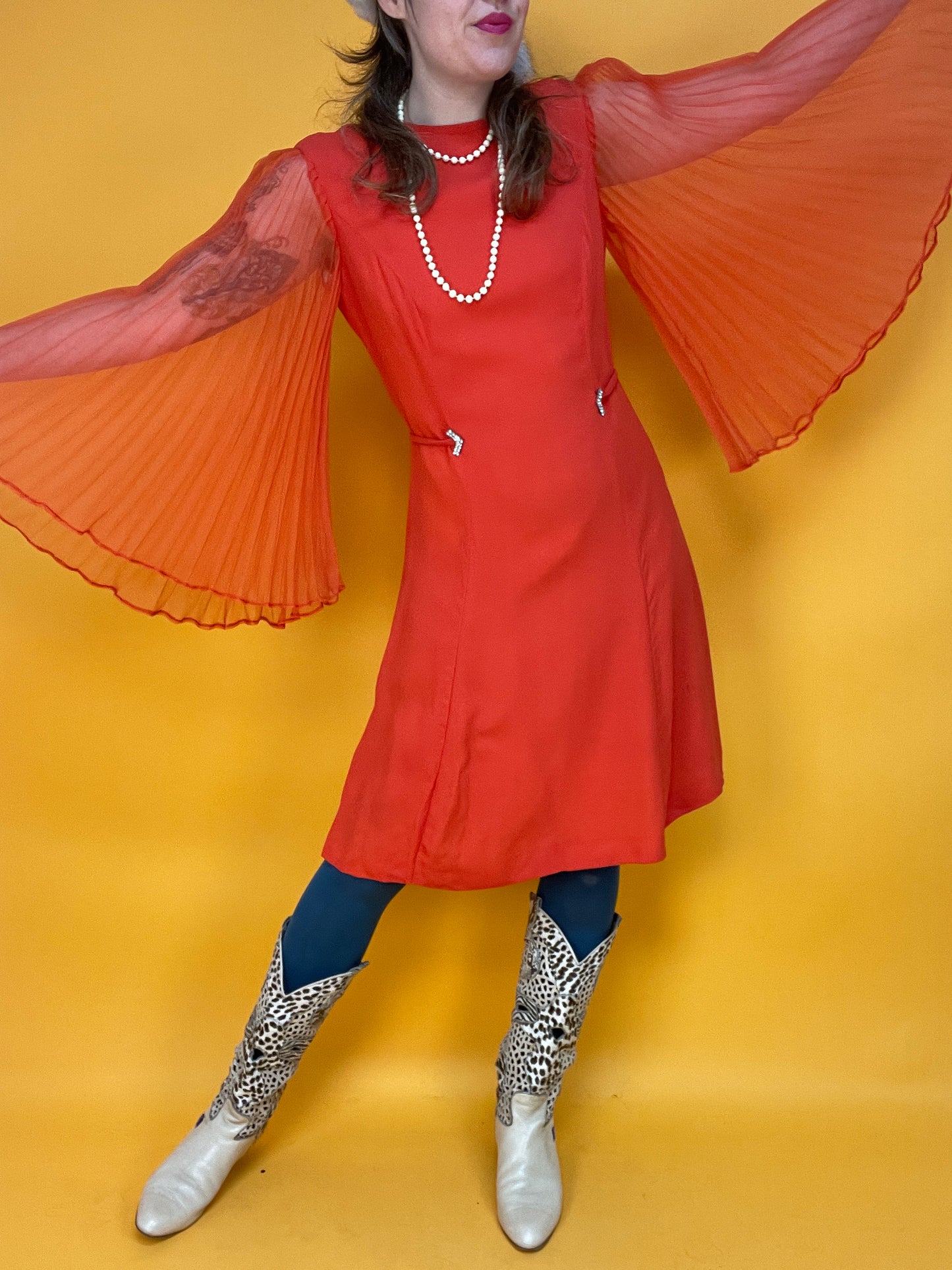 60s Dream Dress mit Plissierten Trompetenärmeln