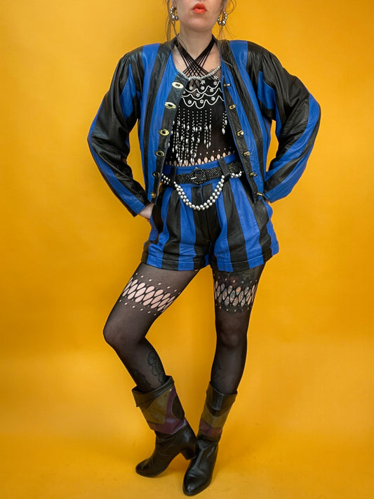 Showstopper 80s Leder Zweiteiler in schwarz-blauem Streifenpatchwork