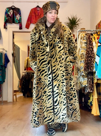 Langer Kunstfellmantel mit Leo-Tigerprint