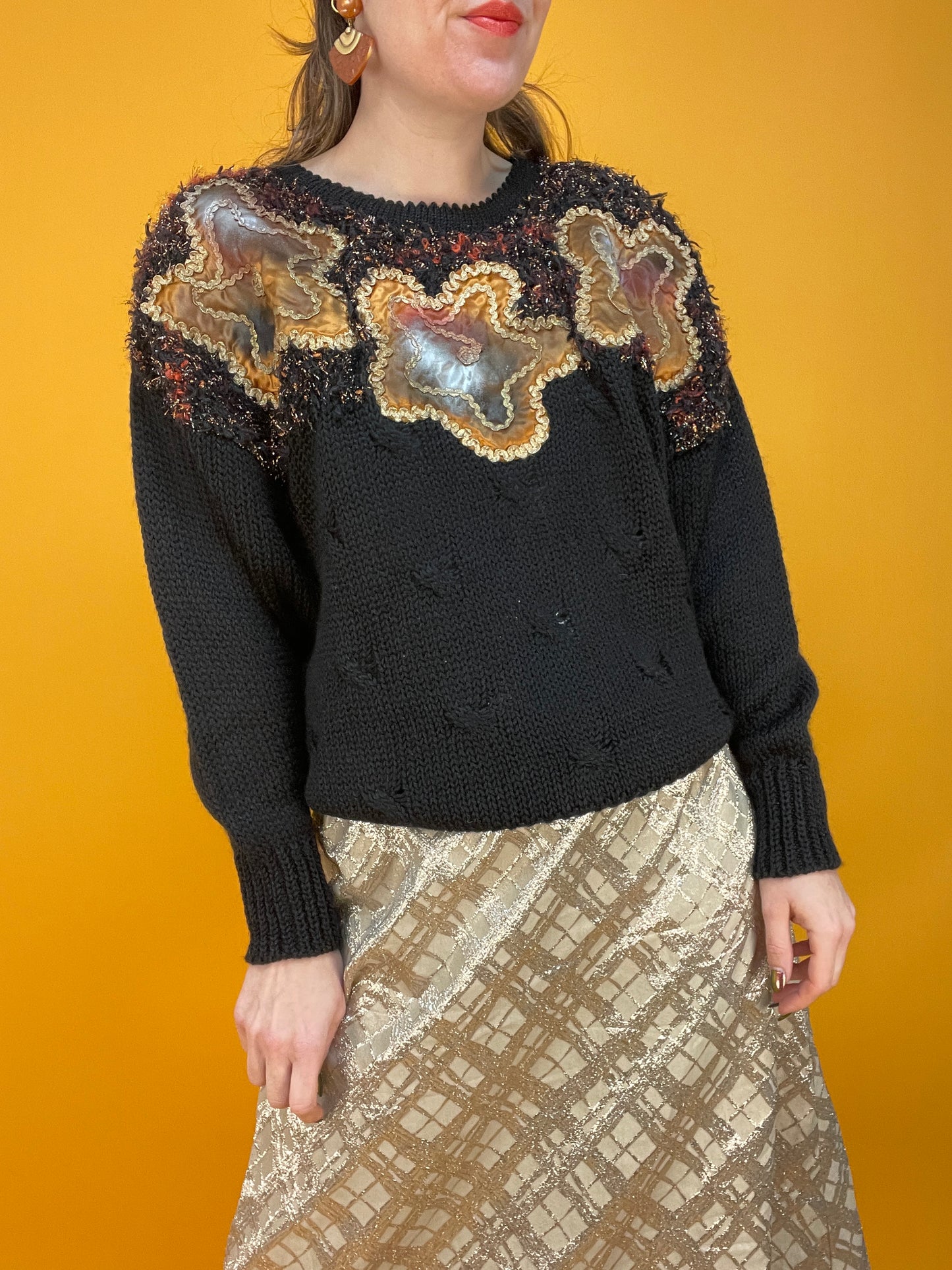 80s/90s Pulli mit metallic Blumen-Applikationen