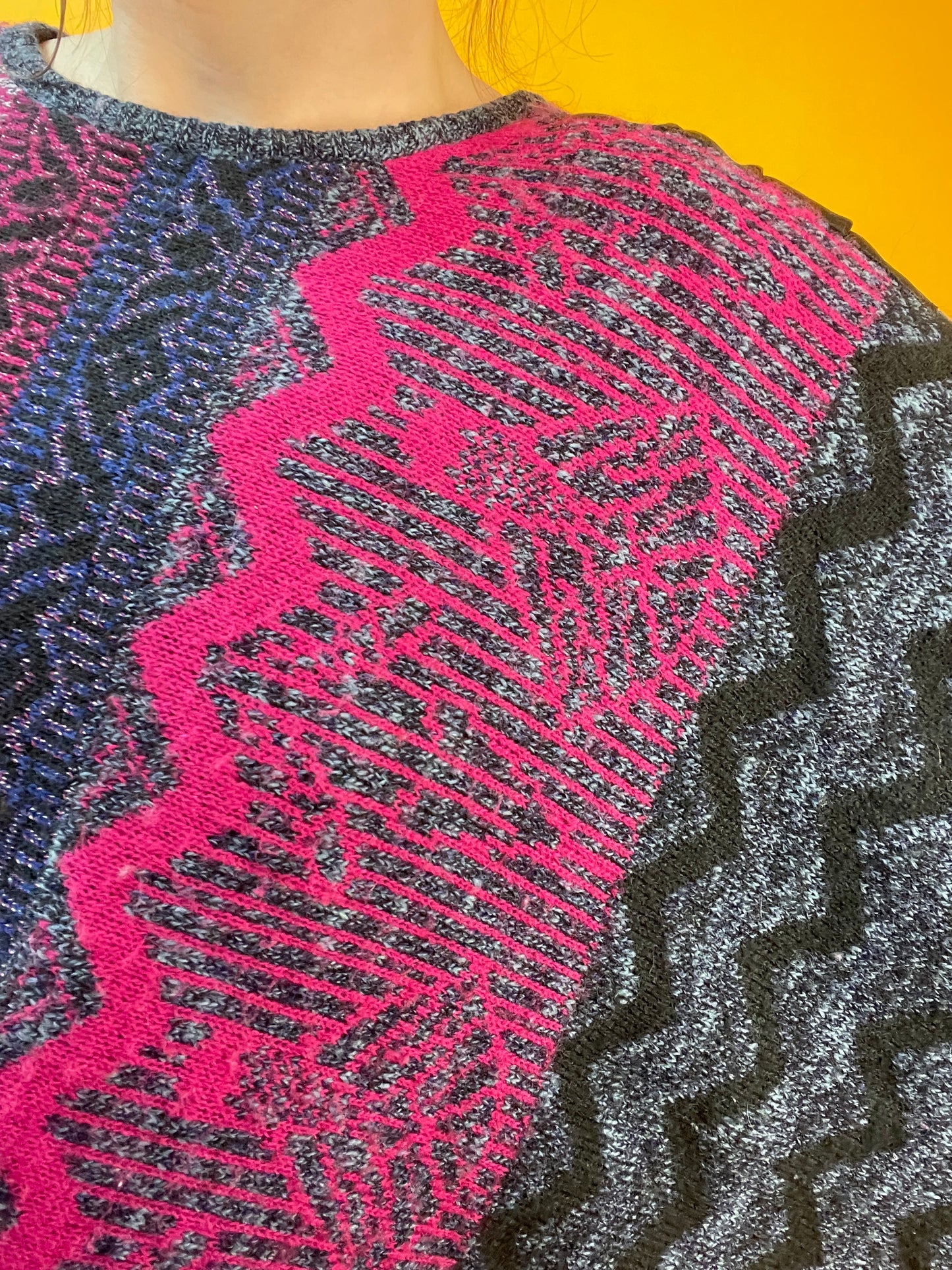 Lässiger 80s Fledermaus-Sweater mit supercoolem Strickmuster