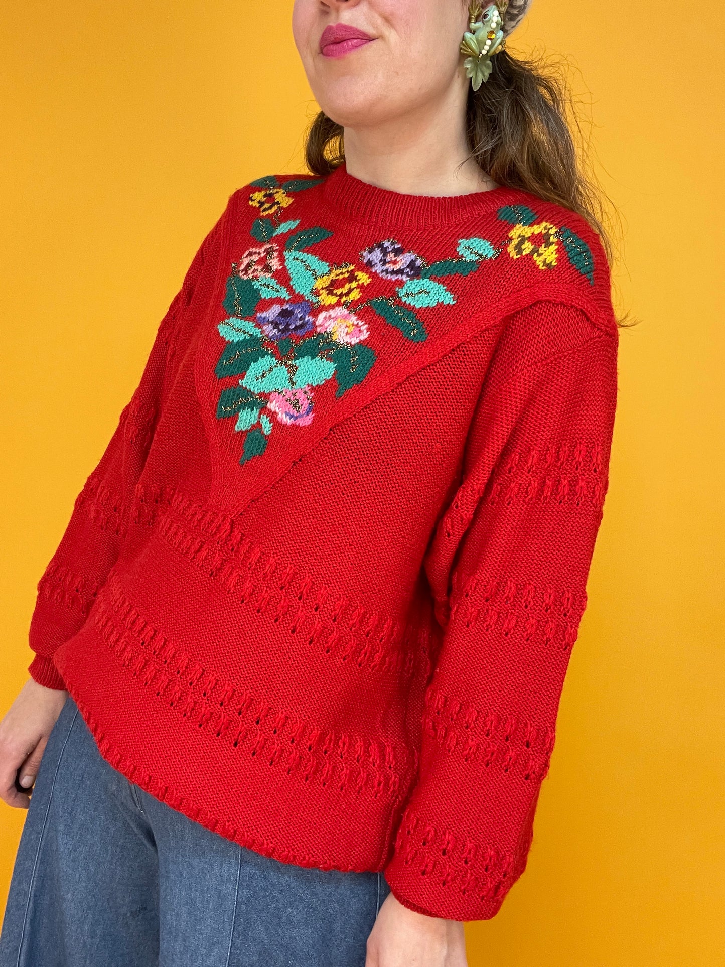 Süßer Strickpulli mit glitzernden Blumen