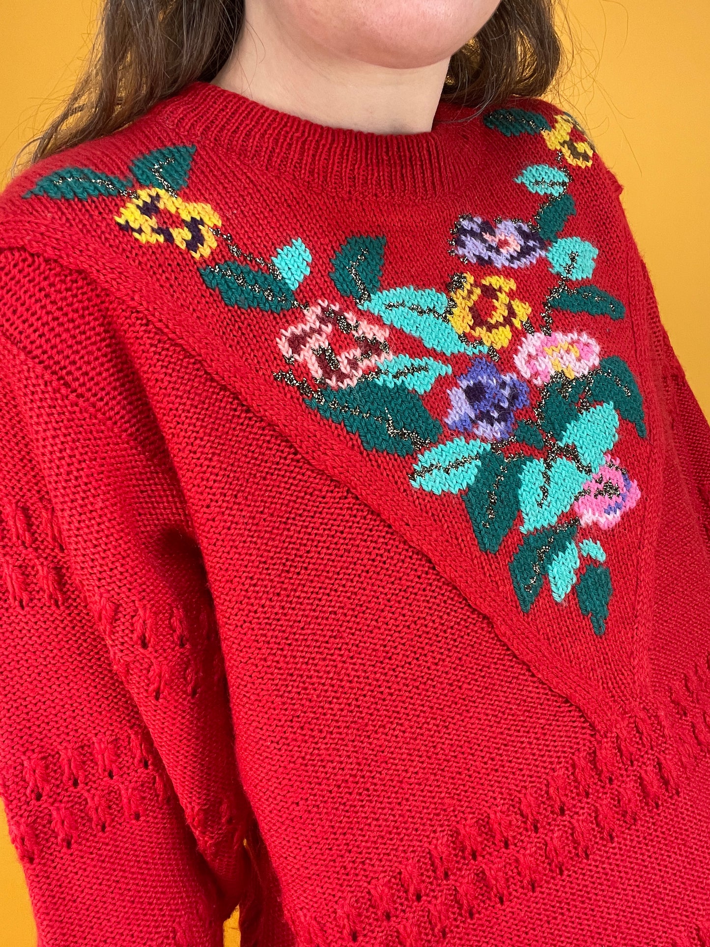 Süßer Strickpulli mit glitzernden Blumen