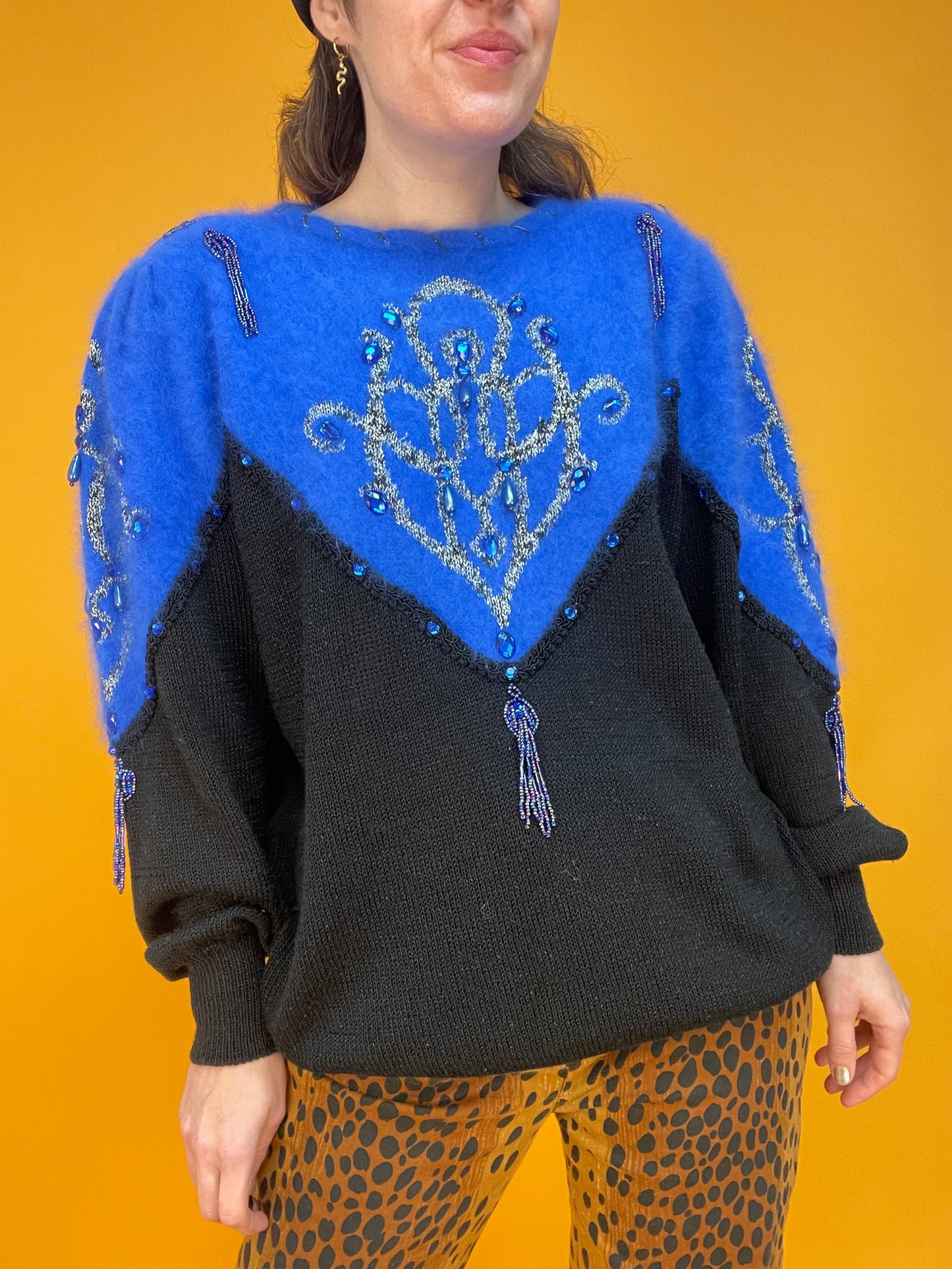 80s Glam-Strickpulli mit Metallic-Perlen Applikationen