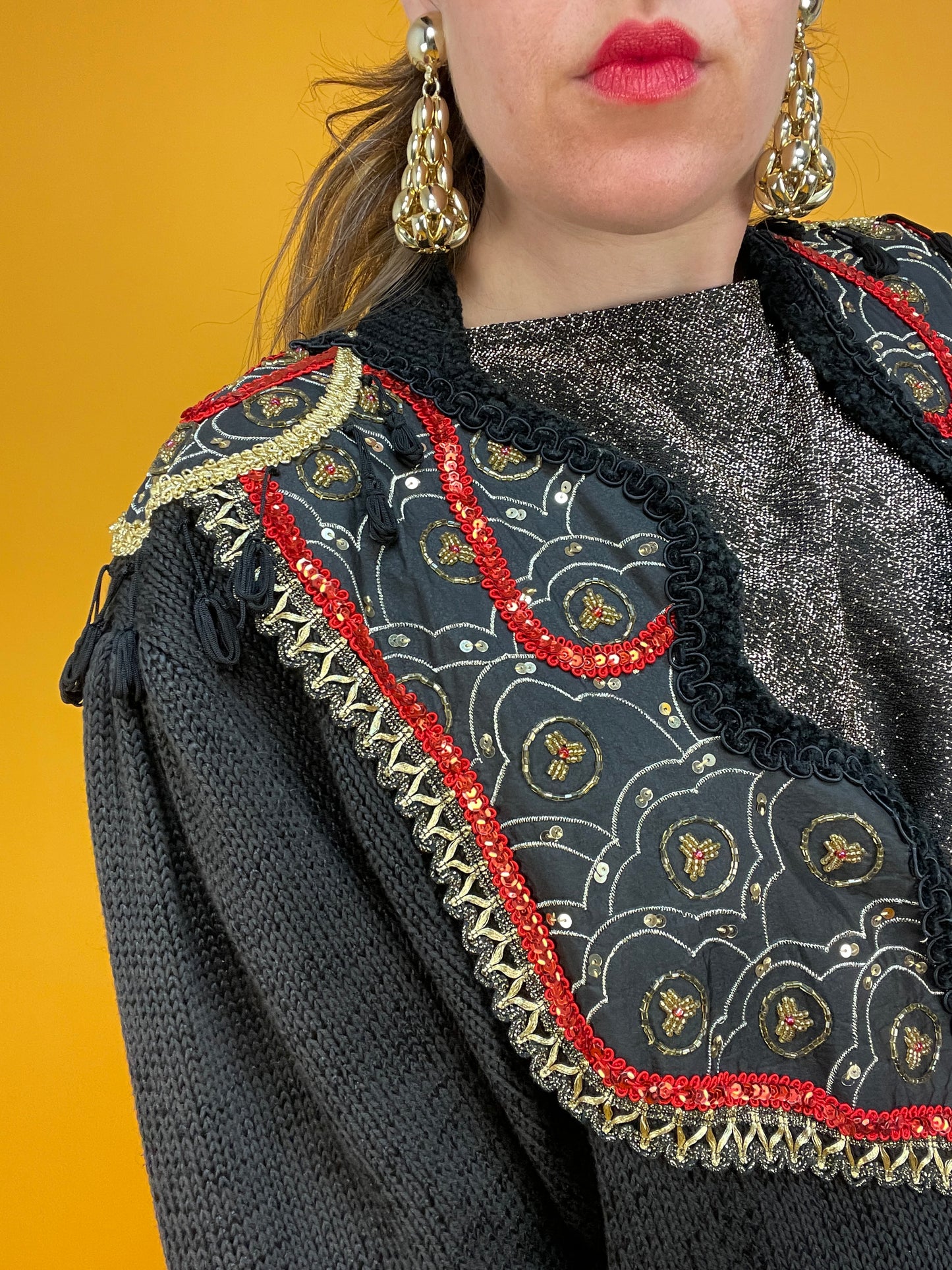 Hochwertige Strickjacke mit üppiger Bestickung von Apart