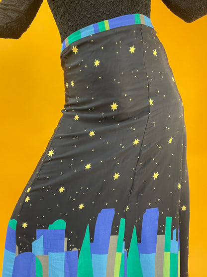 Maxirock mit stimmungsvoller Midnight-Szenerie und Sternenhimmel