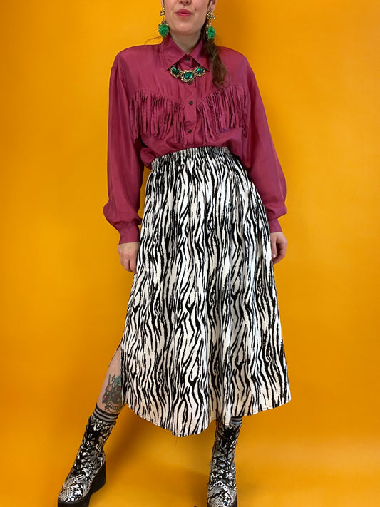 Sommerlich-luftiger Midirock mit Zebraprint
