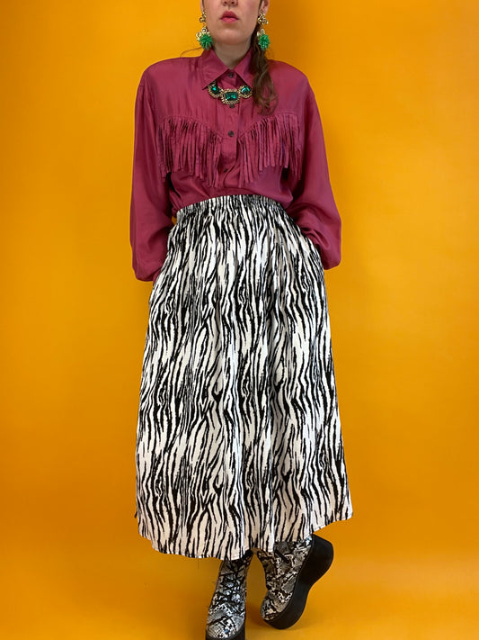 Sommerlich-luftiger Midirock mit Zebraprint