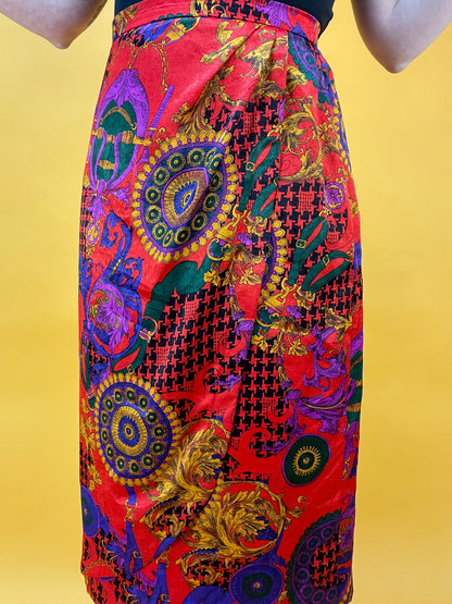 Opulentes 80s Set aus Rock und Überwurf mit aufdringlichem Print