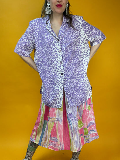 Sommerliches Blusenshirt mit coolem fliederfarbenem Leoprint