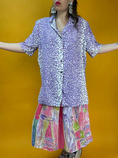 Sommerliches Blusenshirt mit coolem fliederfarbenem Leoprint