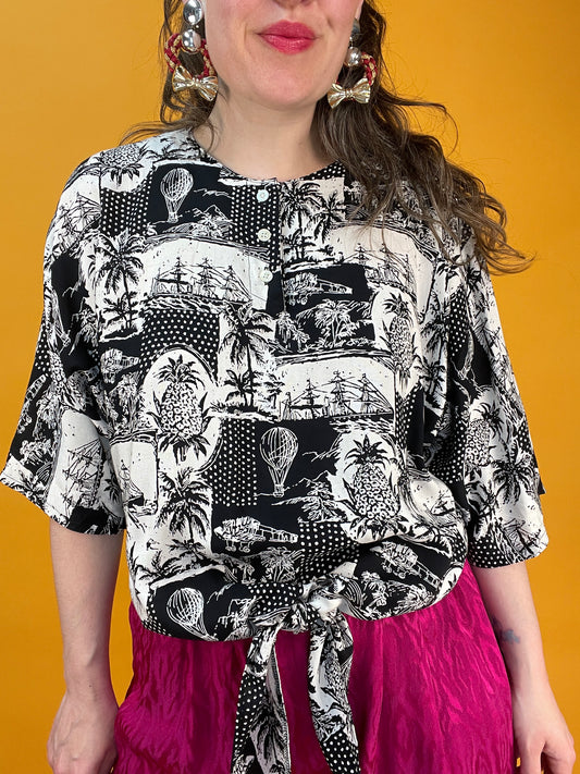 Luftiges cropped Sommershirt mit monochromen „Wimmelprint“