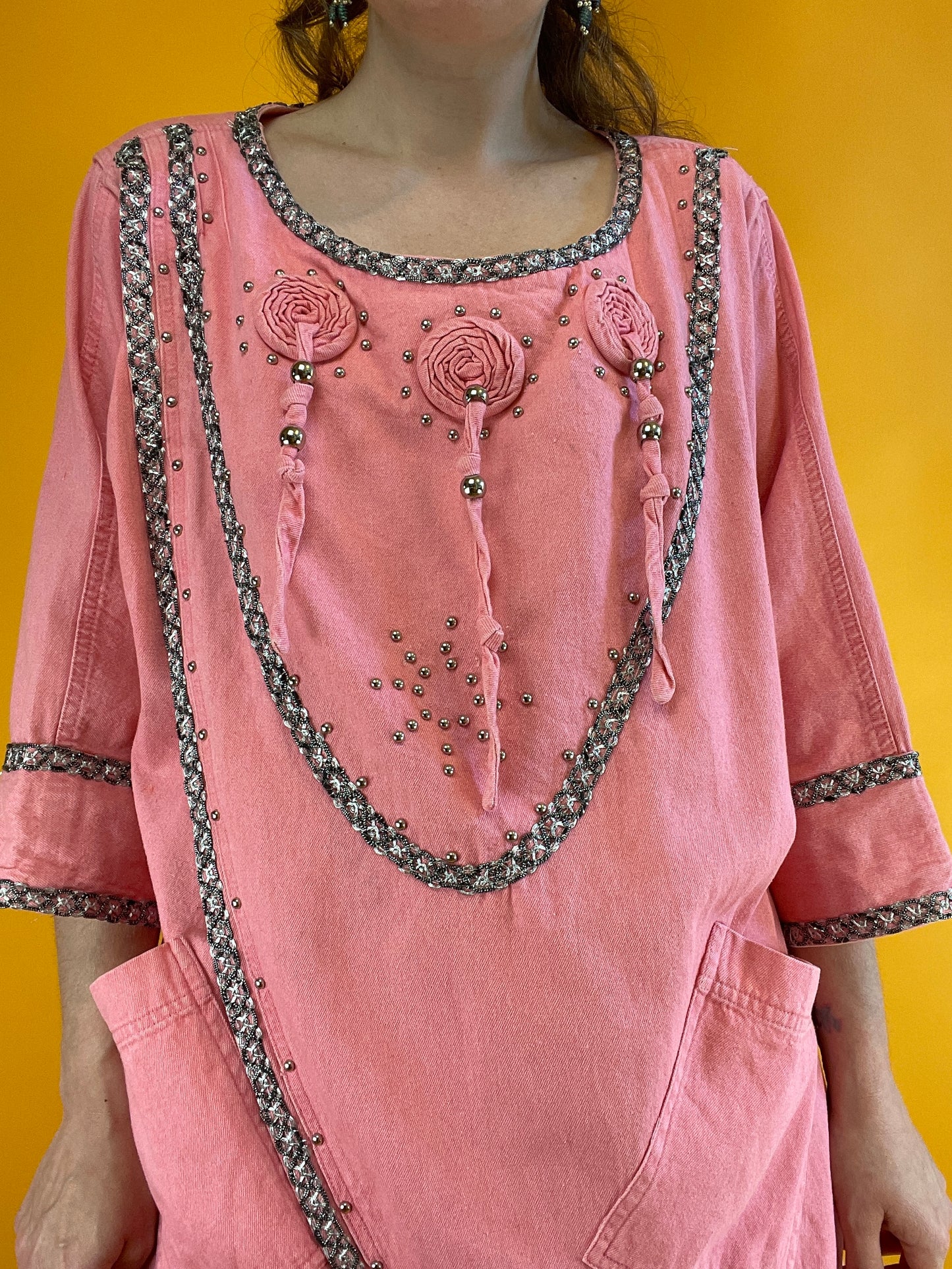 Verrücktes Tunikashirt aus rosa Denim