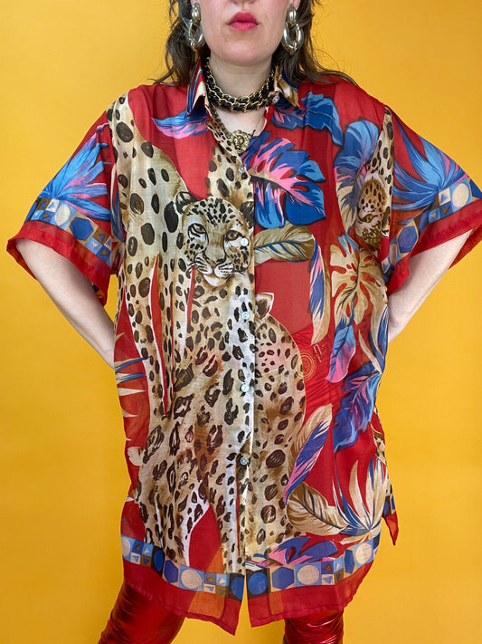 Sommerliches Longshirt mit großformatigen Leoparden im Blätterdschungel