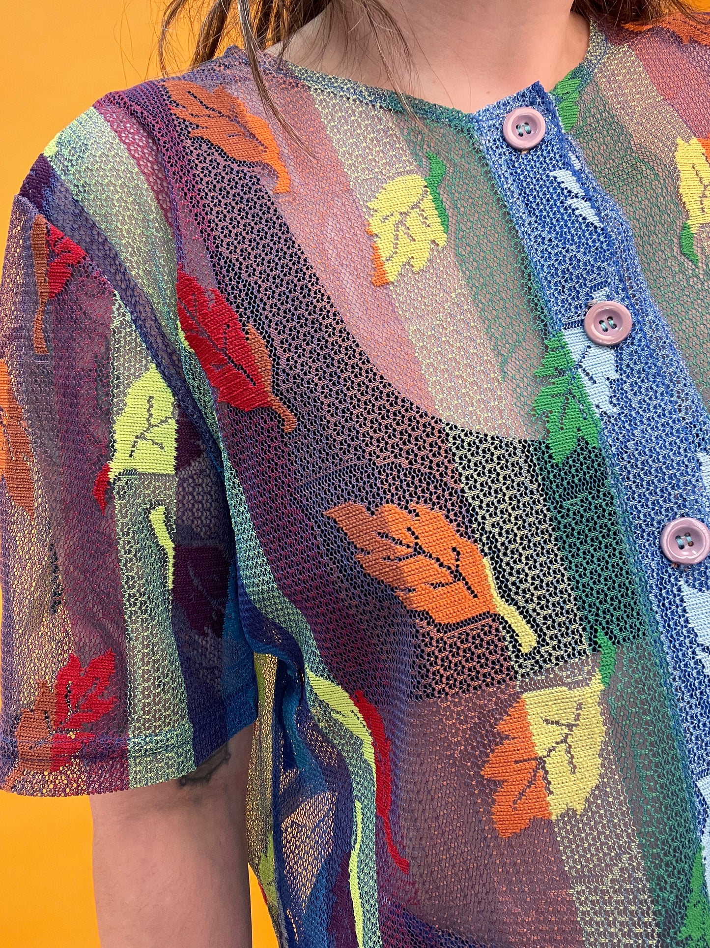 Funky Netzshirt mit Regenbogen Blättermuster