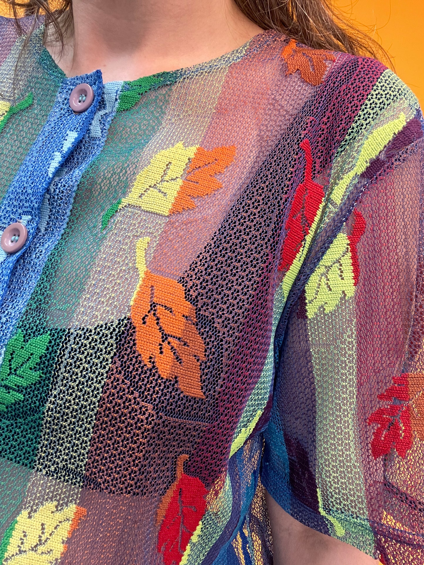 Funky Netzshirt mit Regenbogen Blättermuster