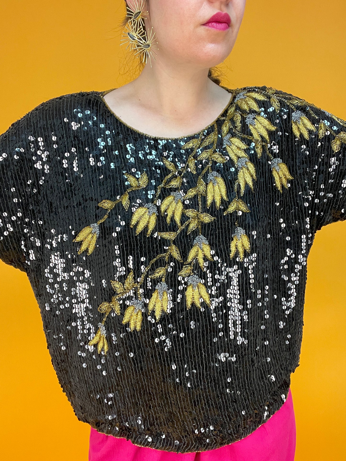 Famoses Paillettenshirt mit goldenen Schneeglöckchen