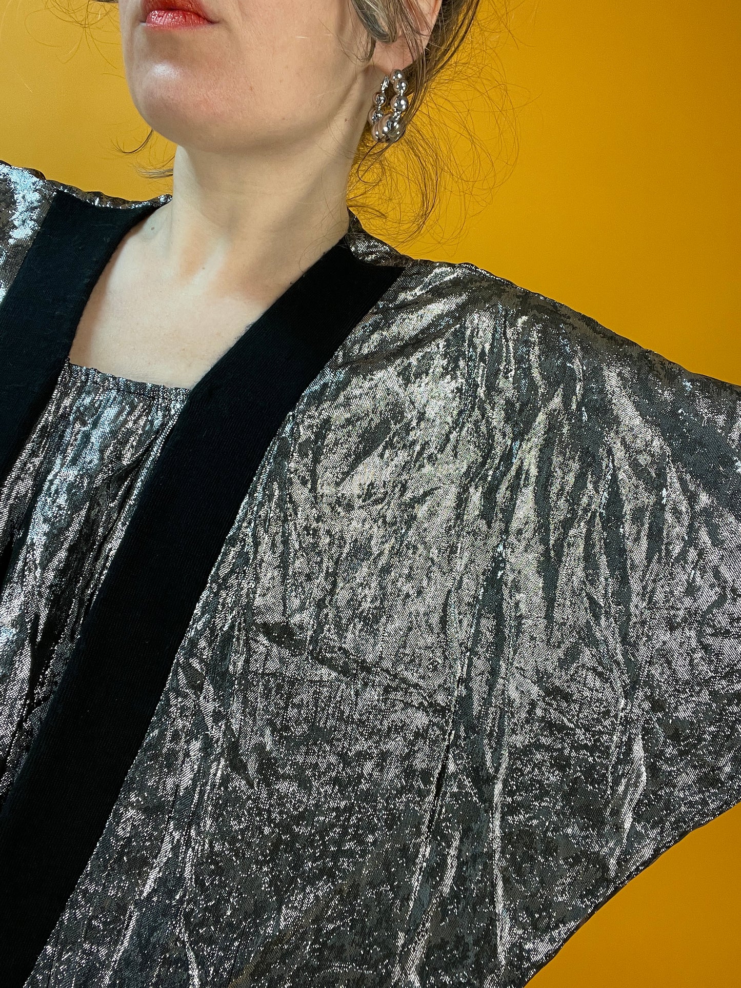 80s Longshirt mit XXL Fledermaussärmeln aus silber Lamé