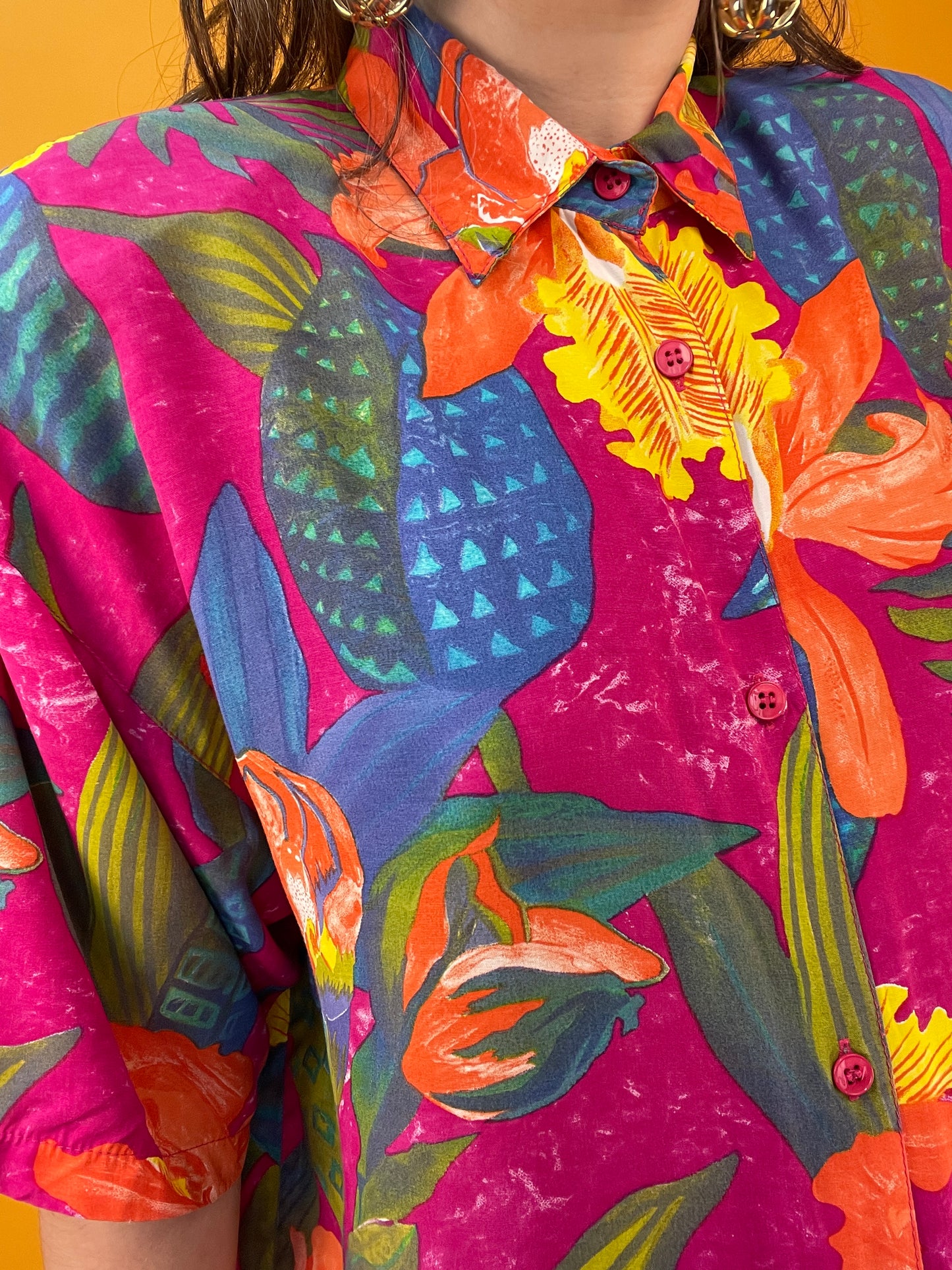Knalliges 80s/90s Sommershirt mit exotischem Blumenprint