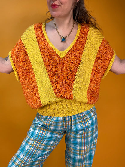 Fröhliches 80s Strickshirt mit Streifenmuster