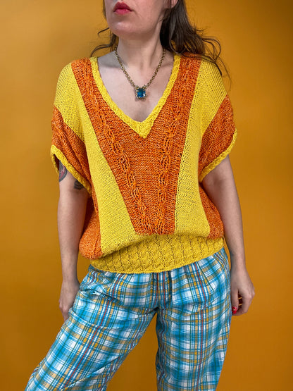 Fröhliches 80s Strickshirt mit Streifenmuster