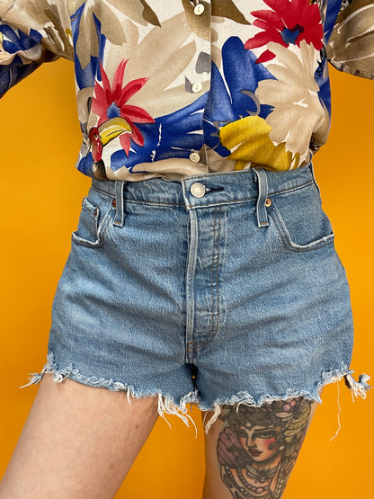 Kurze Lewis Denimshorts mit fransigen Saumkanten