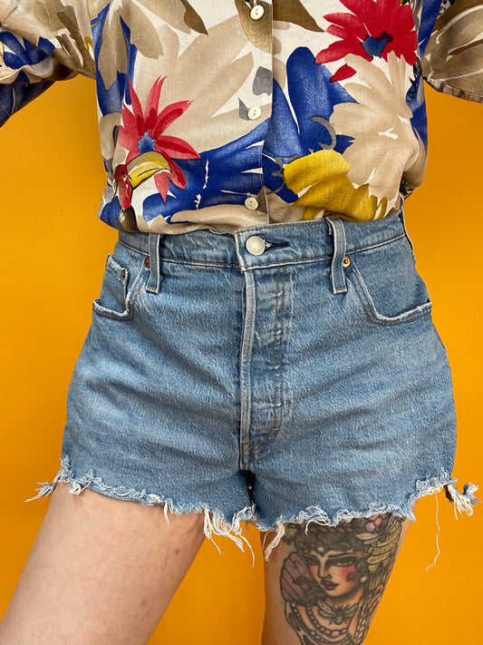 Kurze Lewis Denimshorts mit fransigen Saumkanten