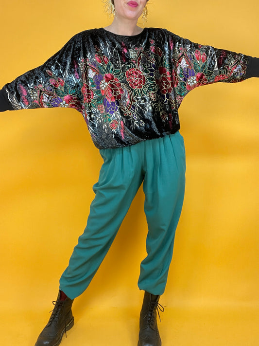 80s Samtsweater mit Fledermausärmeln und Statementprint
