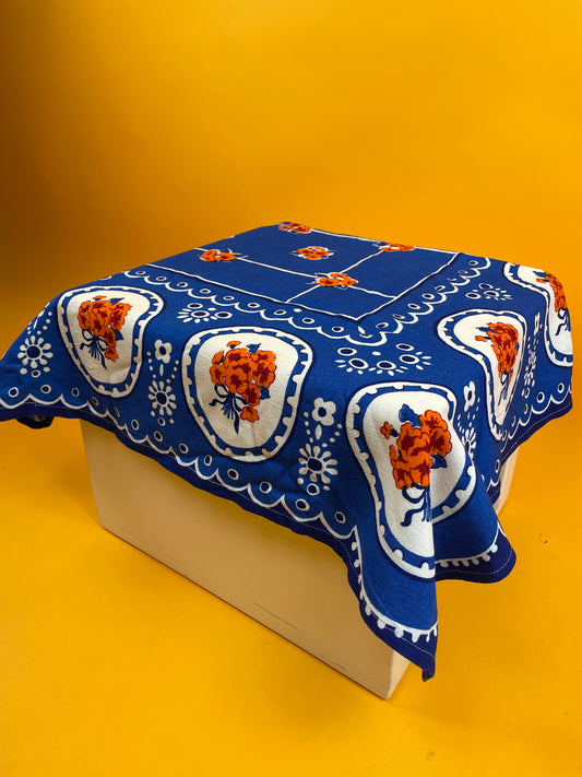 70s Delft Blue Tischdecke mit Blumenbouquet Design