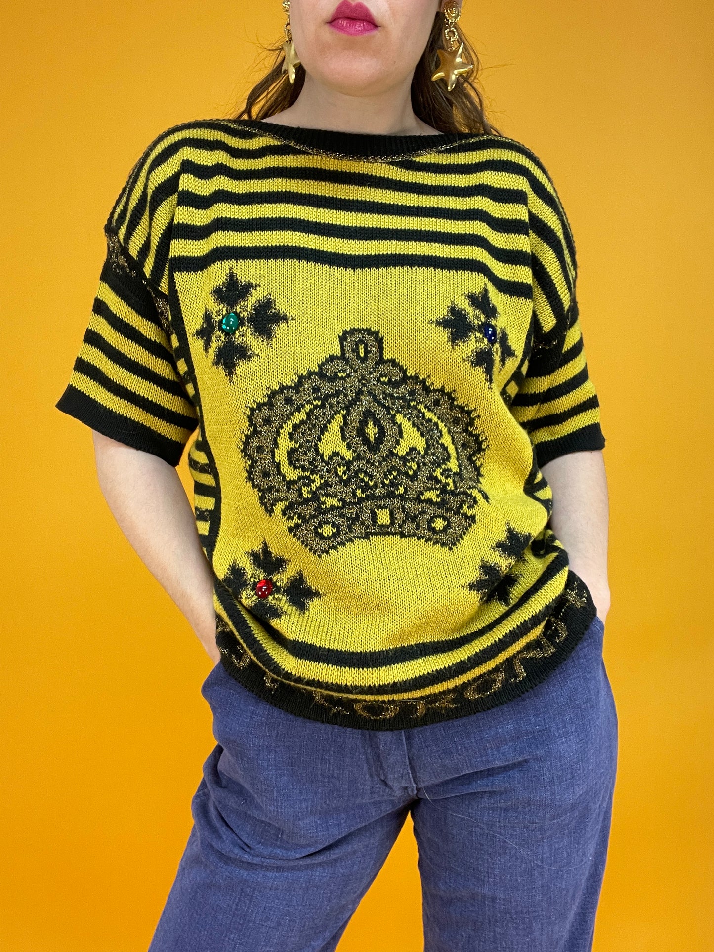 Fancy Strickshirt mit goldener Krone und Juwelen