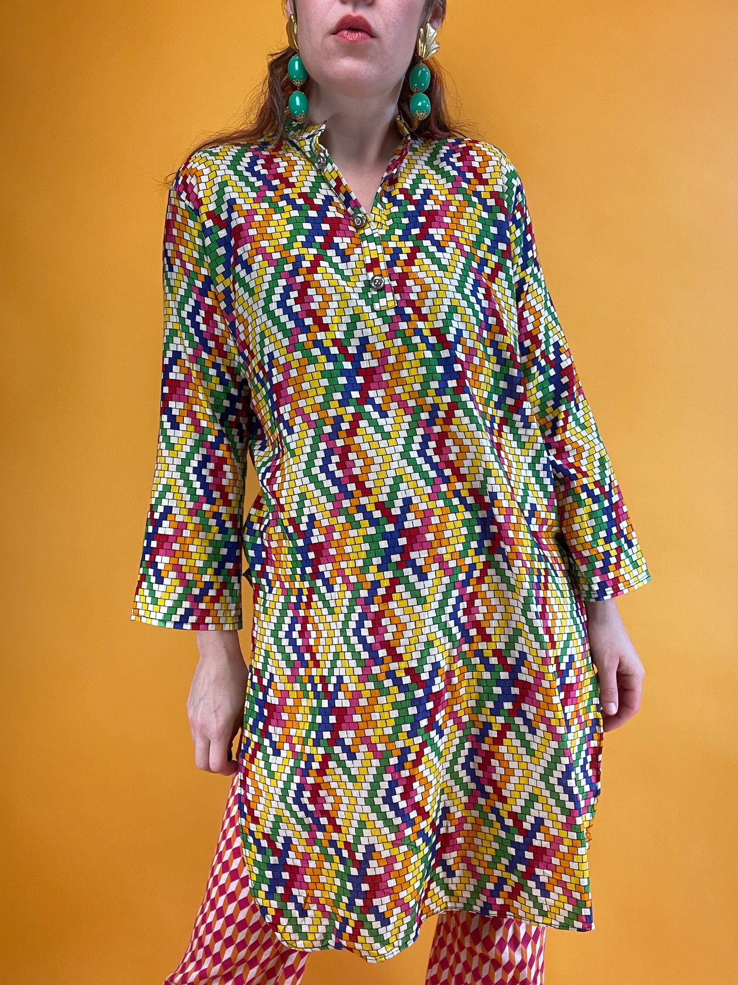 Funky handmade Tunikashirt mit Regenbogen-Karomuster