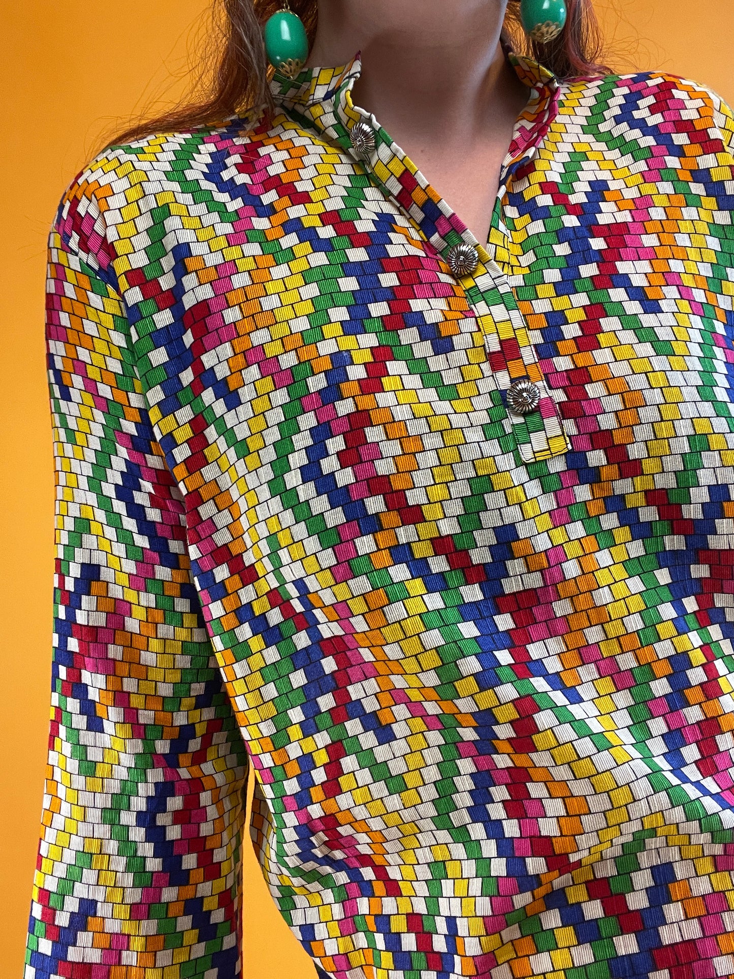 Funky handmade Tunikashirt mit Regenbogen-Karomuster