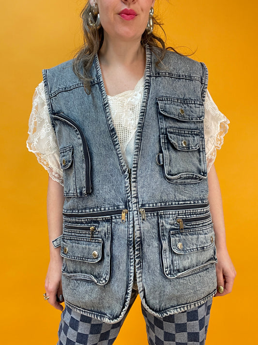 Superlässige Denimweste mit zahlreichen aufgesetzten Taschen