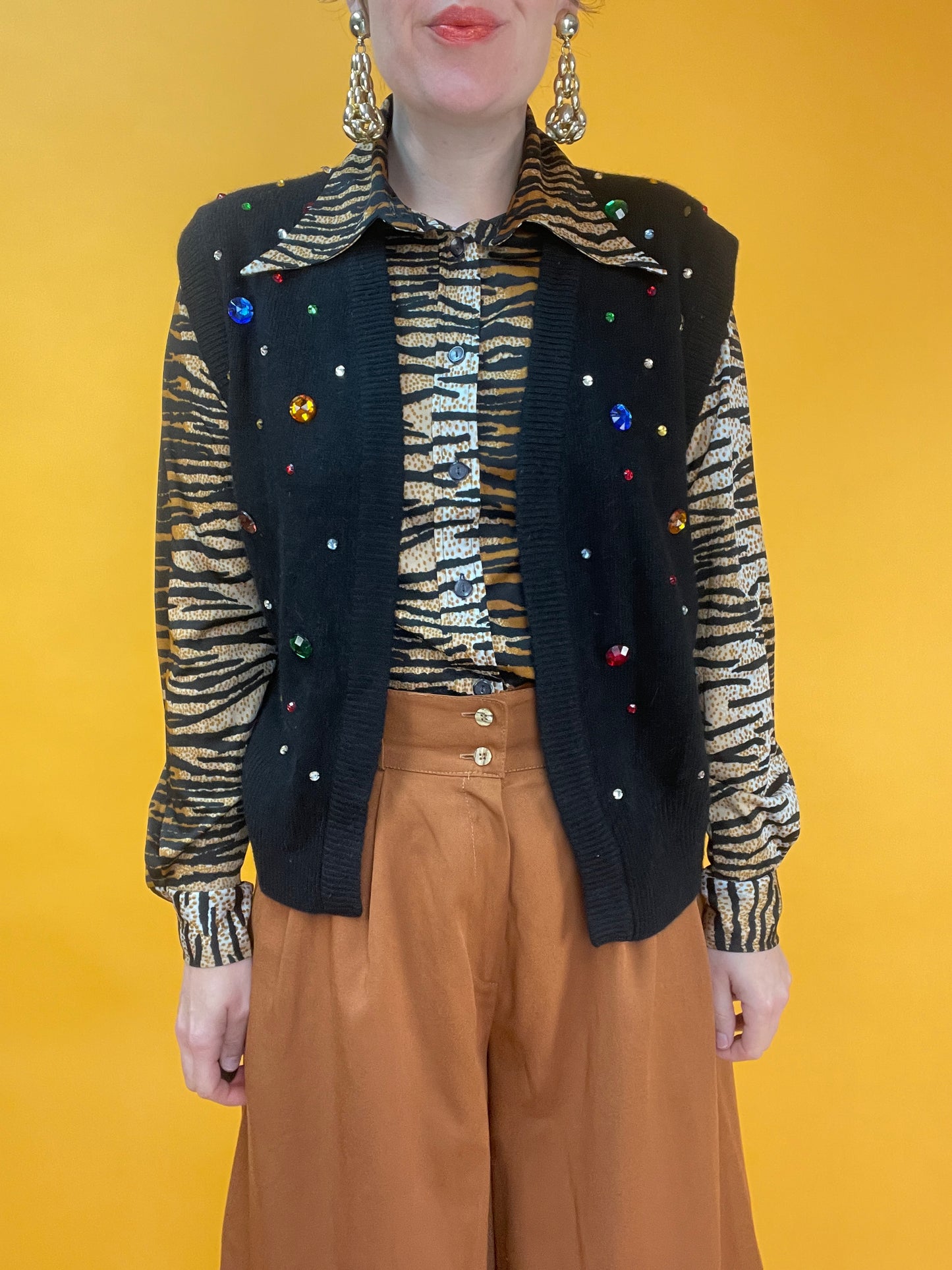 Funky Open Front Strickweste mit bunten Glitzersteinchen